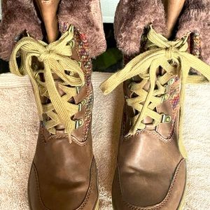 BRAND NEW never worn Rocket Dog brown boots size 8.5